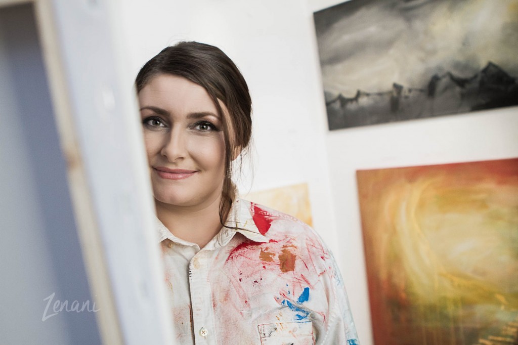 Billedkunstner Hanne Kondziella, , millionær, portrætfotografering i atelier, kunstner i atelier, Zenani