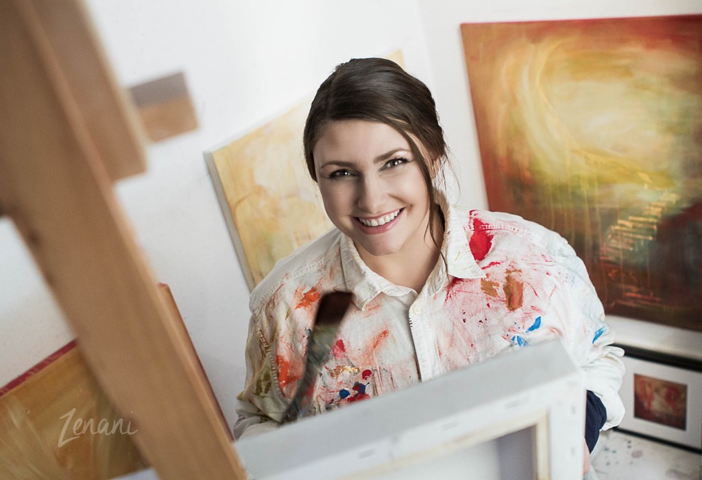 Billedkunstner Hanne Kondziella, millionær, portrætfotografering i atelier, kunstner i atelier, Zenani